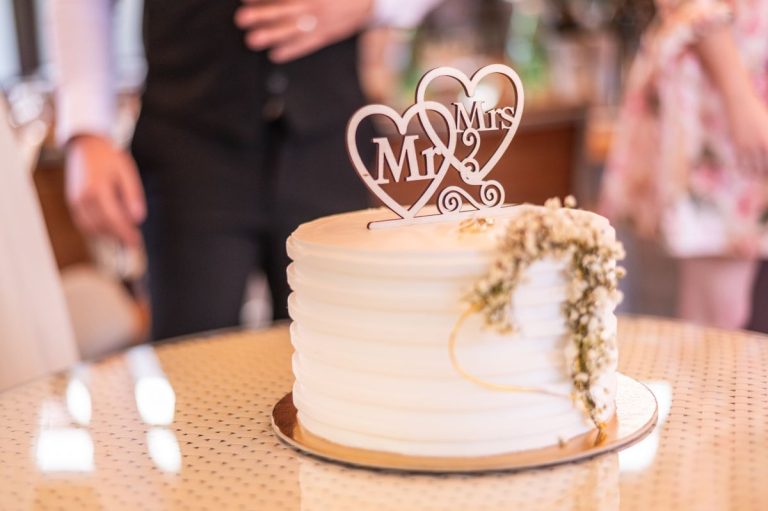 Mr & Mrs Topper Wedding Cake