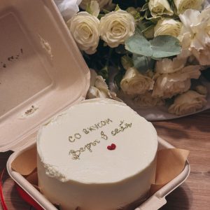 White Roses Congratulations Message Cake
